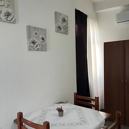 L&b Guest house